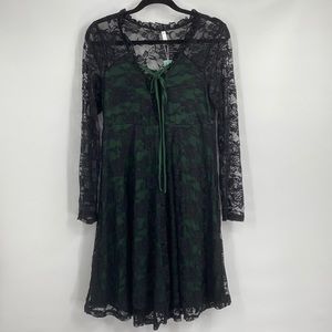 Dressfo Black Floral Lace and Emerald Green Long Sleeve Lace Up Front Dress